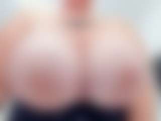 lovelyclara4u's Live Sex Cam Show