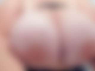 lovelyclara4u's Live Sex Cam Show