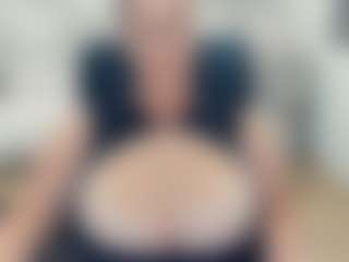 lovelyclara4u's Live Sex Cam Show