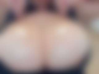lovelyclara4u's Live Sex Cam Show