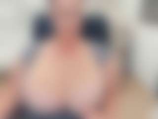 lovelyclara4u's Live Sex Cam Show