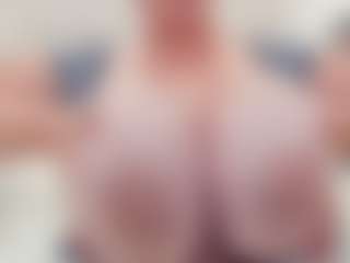 lovelyclara4u's Live Sex Cam Show