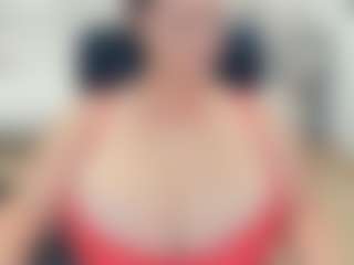 Live cam show with lovelyclara4u - Bedroom on AdultVida.com