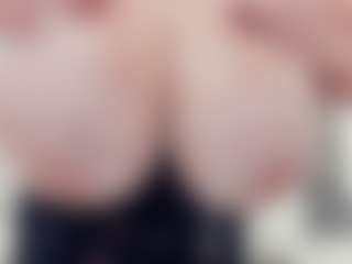 lovelyclara4u's Live Sex Cam Show