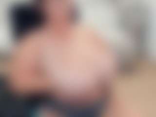 lovelyclara4u's Live Sex Cam Show