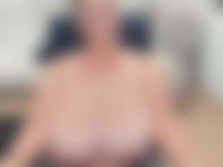 lovelyclara4u's Live Sex Cam Show