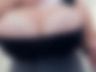 lovelyclara4u's Live Sex Cam Show