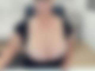 lovelyclara4u's Live Sex Cam Show