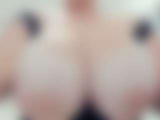 lovelyclara4u's Live Sex Cam Show