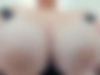 lovelyclara4u's Live Sex Cam Show