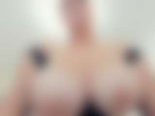 lovelyclara4u's Live Sex Cam Show
