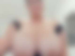 lovelyclara4u's Live Sex Cam Show