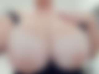 lovelyclara4u's Live Sex Cam Show