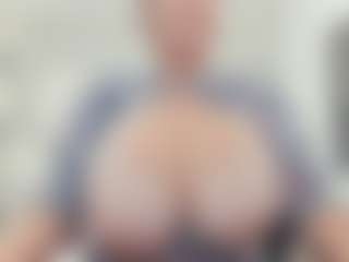 lovelyclara4u's Live Sex Cam Show