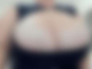 lovelyclara4u's Live Sex Cam Show
