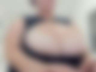 lovelyclara4u's Live Sex Cam Show
