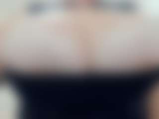 lovelyclara4u's Live Sex Cam Show