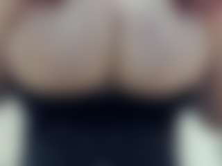 lovelyclara4u's Live Sex Cam Show