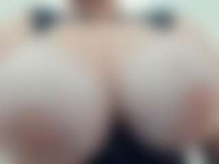 lovelyclara4u's Live Sex Cam Show