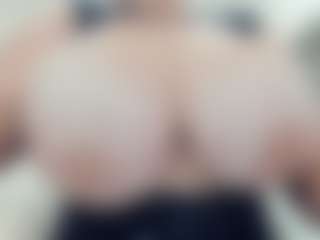 lovelyclara4u's Live Sex Cam Show