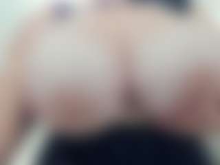lovelyclara4u's Live Sex Cam Show