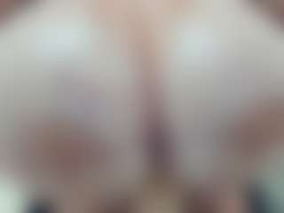 lovelyclara4u's Live Sex Cam Show