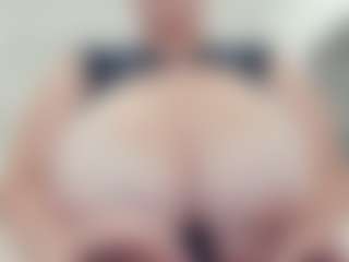lovelyclara4u's Live Sex Cam Show