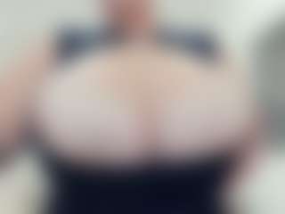 lovelyclara4u's Live Sex Cam Show