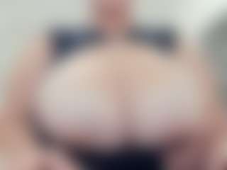 lovelyclara4u's Live Sex Cam Show