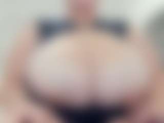 lovelyclara4u's Live Sex Cam Show