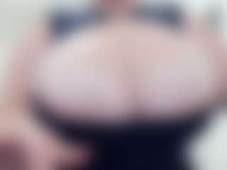 lovelyclara4u's Live Sex Cam Show