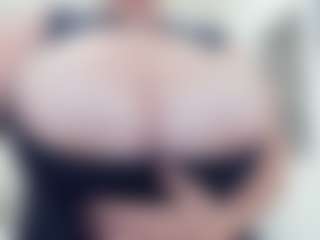 lovelyclara4u's Live Sex Cam Show