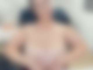 lovelyclara4u's Live Sex Cam Show