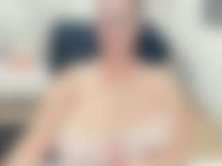 lovelyclara4u's Live Sex Cam Show