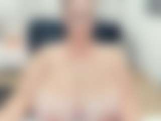 lovelyclara4u's Live Sex Cam Show