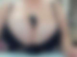 lovelyclara4u's Live Sex Cam Show