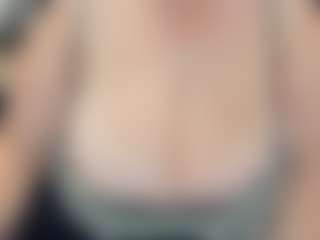 lovelyclara4u's Live Sex Cam Show