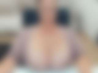 lovelyclara4u's Live Sex Cam Show