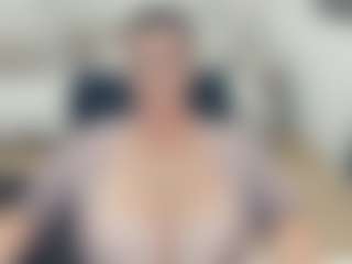 lovelyclara4u's Live Sex Cam Show