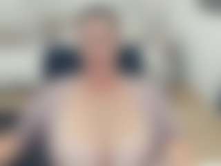 lovelyclara4u's Live Sex Cam Show