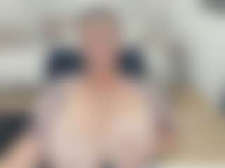 lovelyclara4u's Live Sex Cam Show