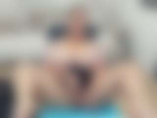 lovelyclara4u's Live Sex Cam Show