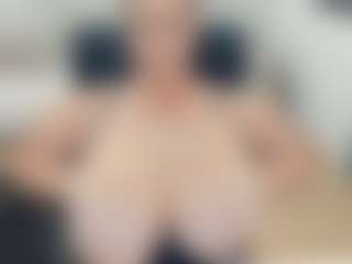 lovelyclara4u's Live Sex Cam Show