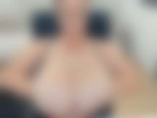 lovelyclara4u's Live Sex Cam Show
