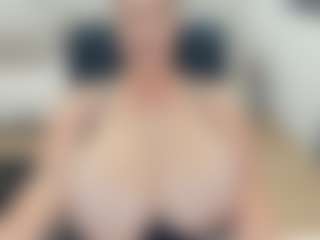 lovelyclara4u's Live Sex Cam Show