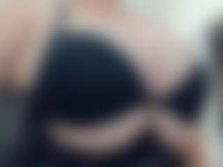 lovelyclara4u's Live Sex Cam Show
