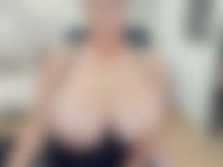 lovelyclara4u's Live Sex Cam Show