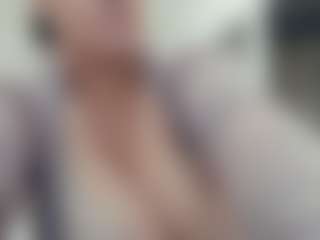 lovelyclara4u's Live Sex Cam Show