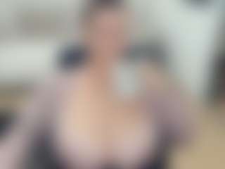 lovelyclara4u's Live Sex Cam Show
