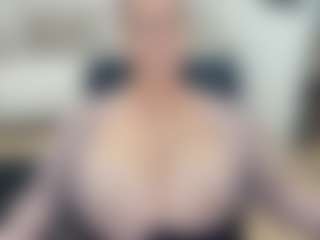 lovelyclara4u's Live Sex Cam Show
